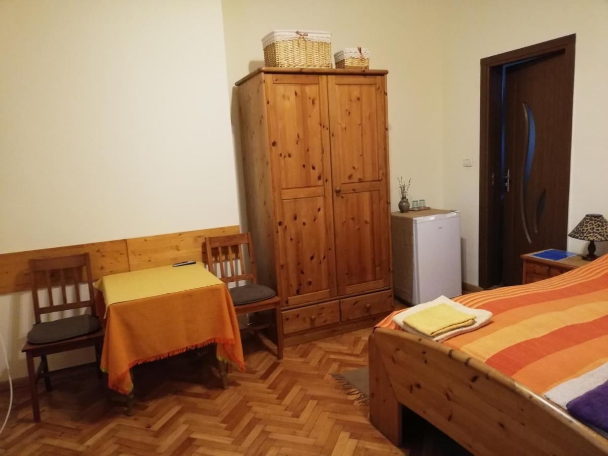 Arthouse Lucrezia Hotel Timisoara Exterior photo